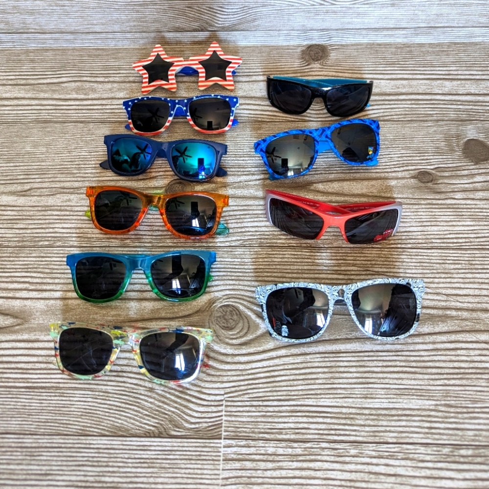 Mixed lot of 10 toddler/young boys sunglasses